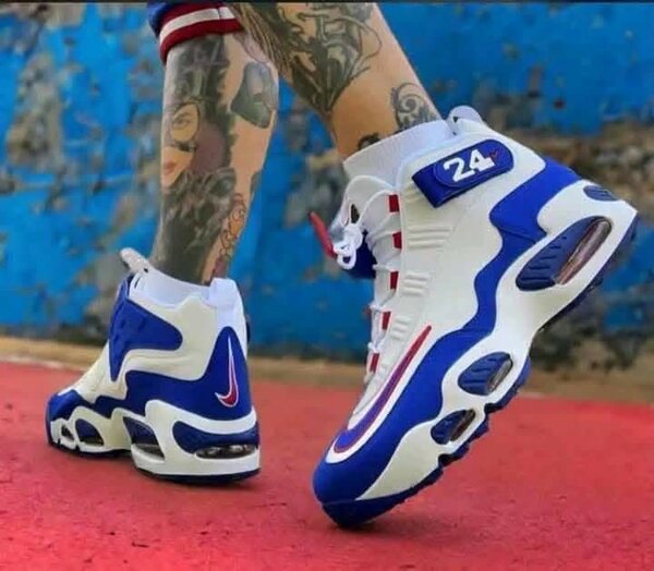 NIKE 24