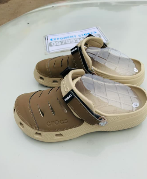 YUKON CROCS