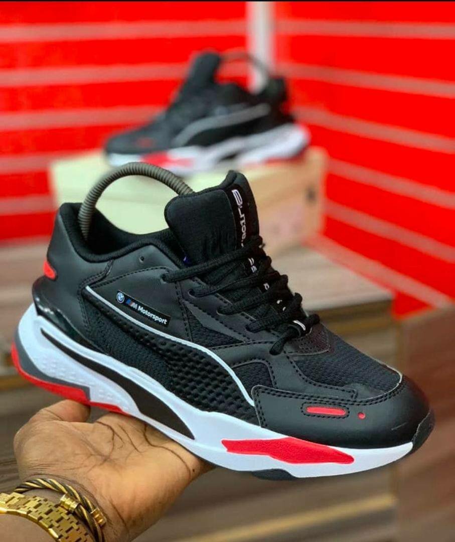 Baskets noires sport tendance