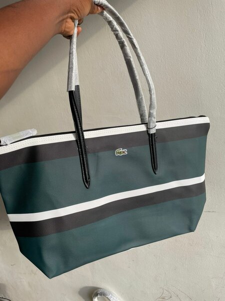 Sac fourre-tout élégant Lacoste