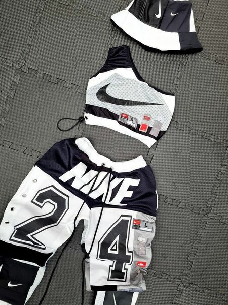 Complete dress with cap