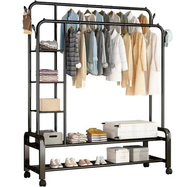 Porte-vêtements sur roulettes