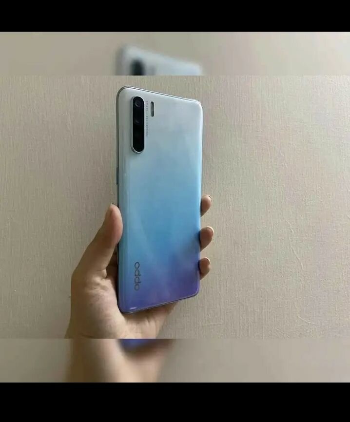 Smartphone OPPO F15 élégant