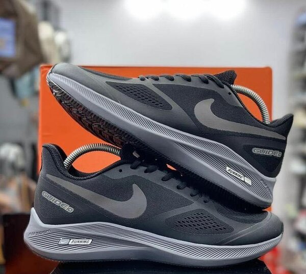NIKE GUIDE 10