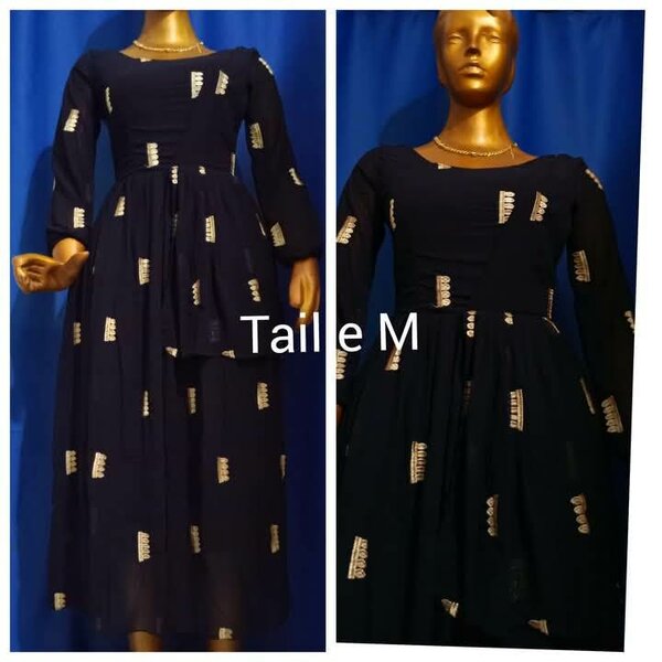 Robe noire avec imprimé doré