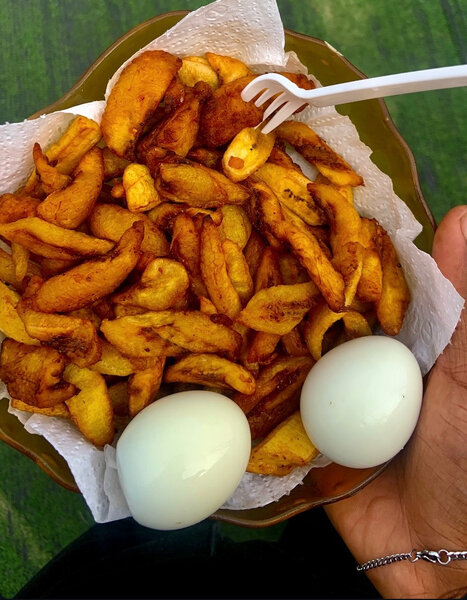 Frites de Plantain et Œufs