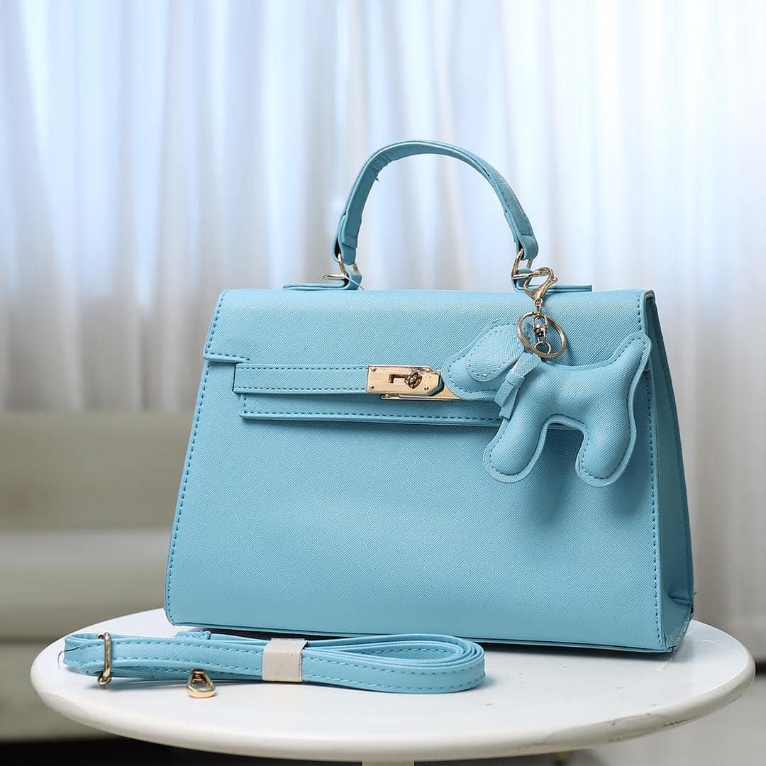 Sac avec porte-clés en forme de chien