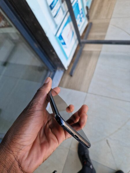 Iphone xr black