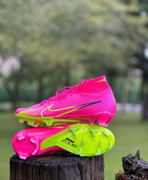 Soccer boots