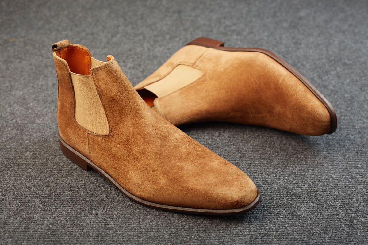 Bottes en cuir marron daim classique