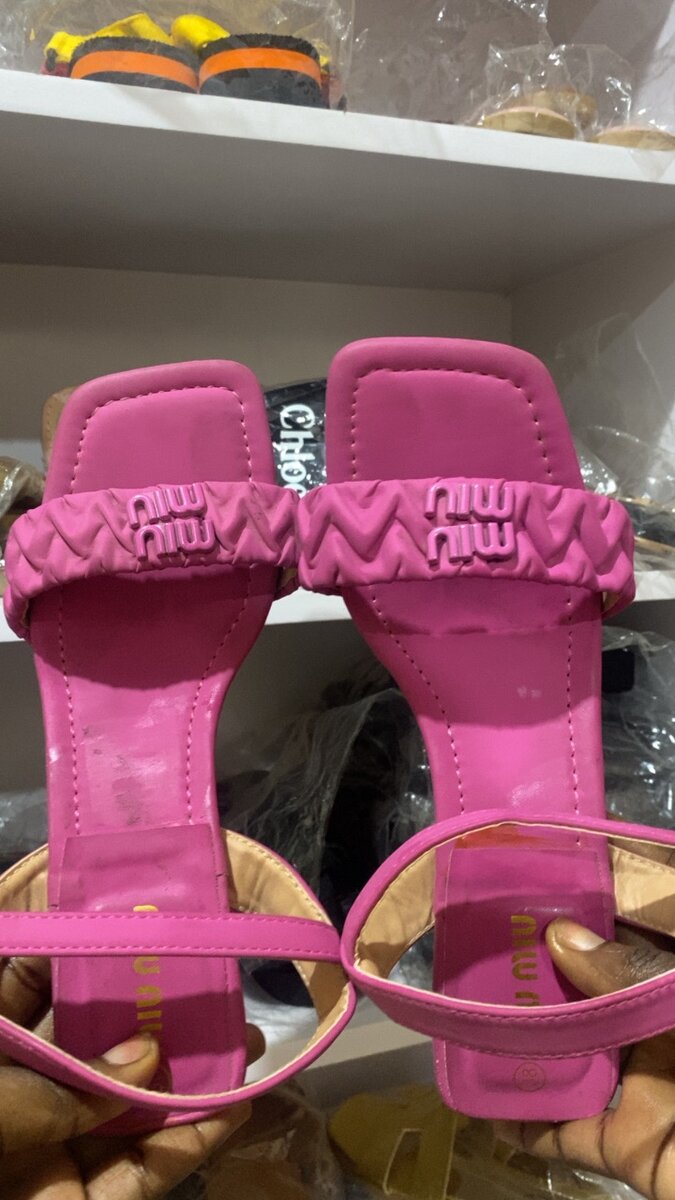 Size 38 pink heel
