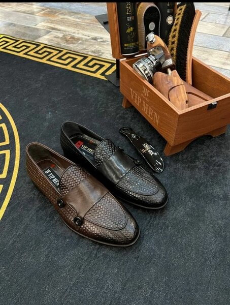 Dress shoe