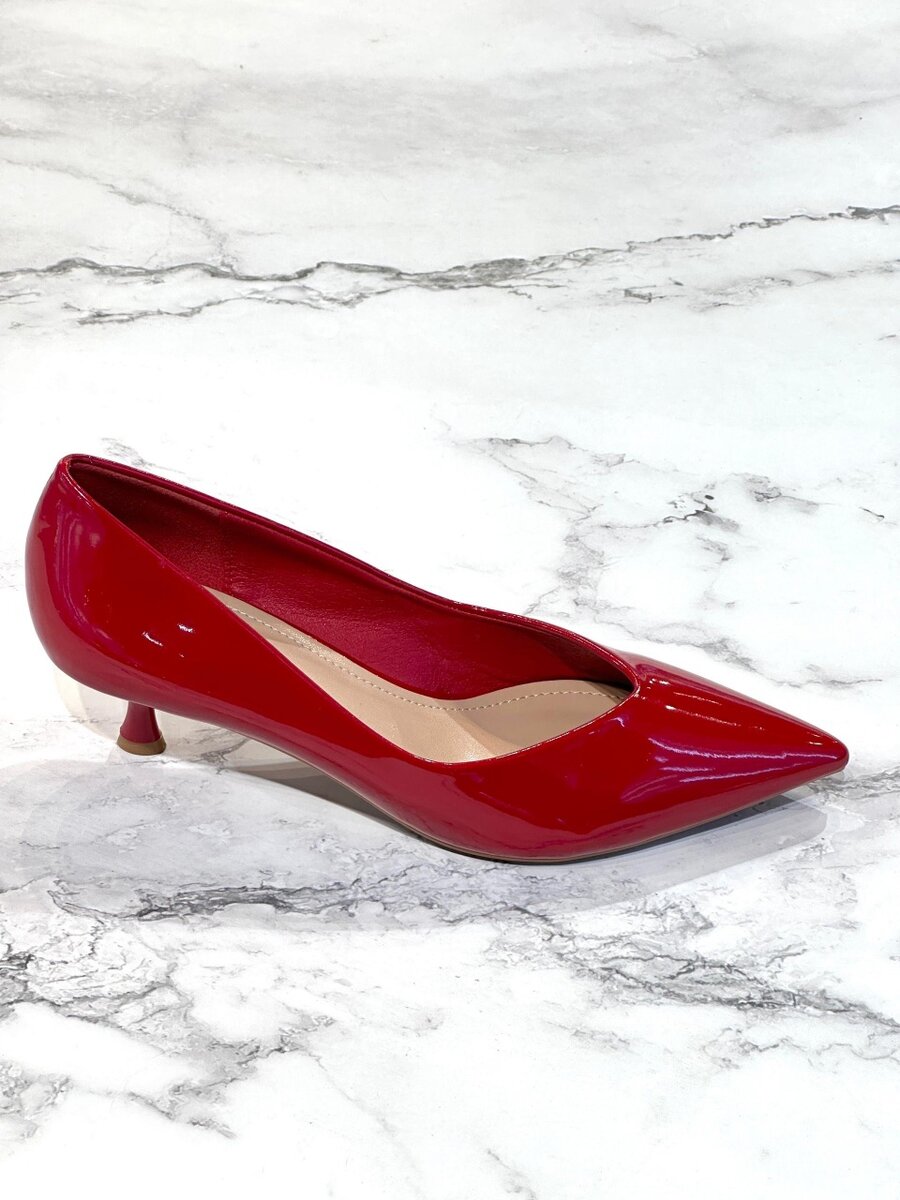 Escarpins vernis rouges élégants