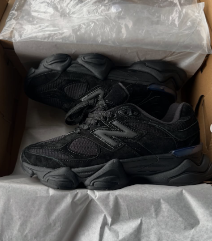 sneakers N