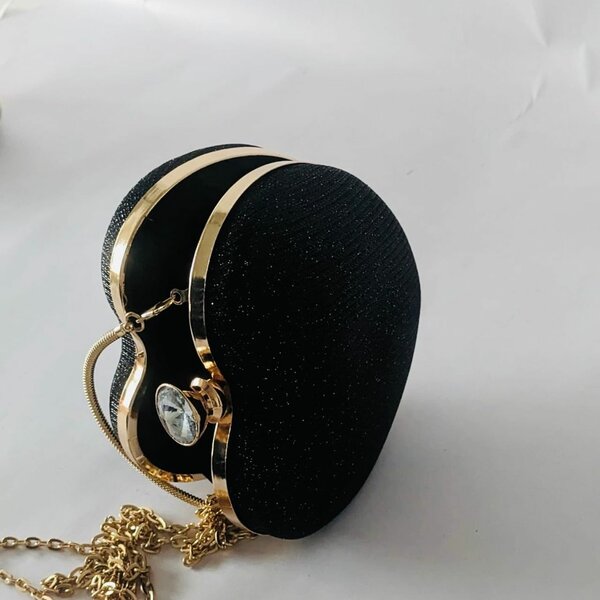 Heart-shaped clutch