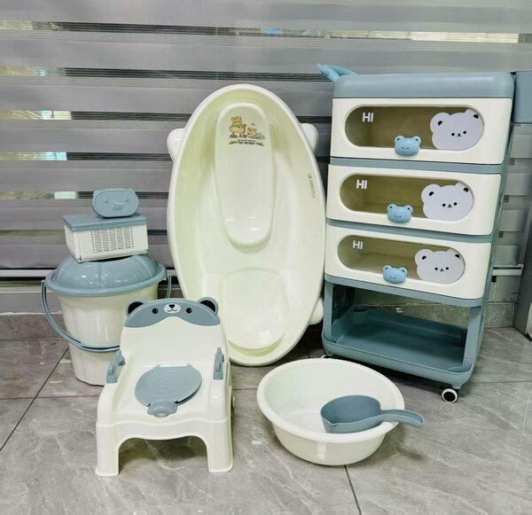 Baignoire avec étagères