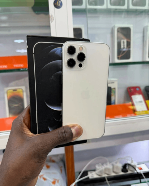 iPhone 12 Pro Max Blanc