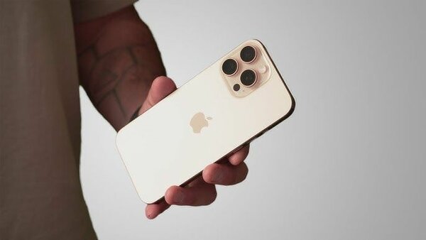 iPHONE 16 PRO
