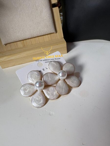 Broche Fleur Éclat Perle