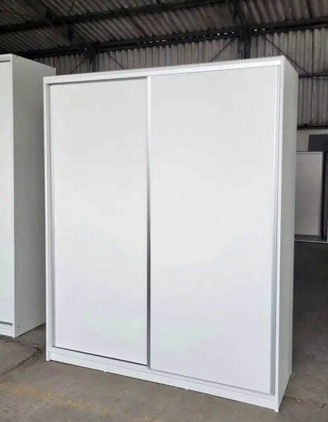 Armoire à portes coulissantes blanches