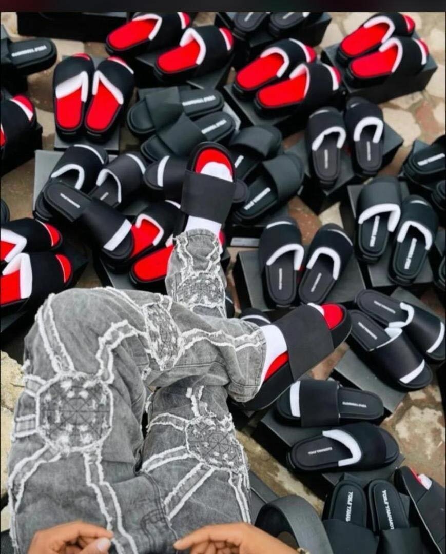 Y-3 slides