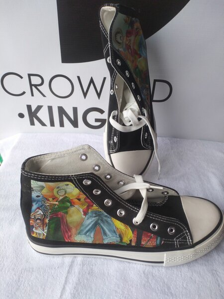 One piece themed converse