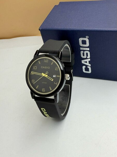 Montre disponible ici
