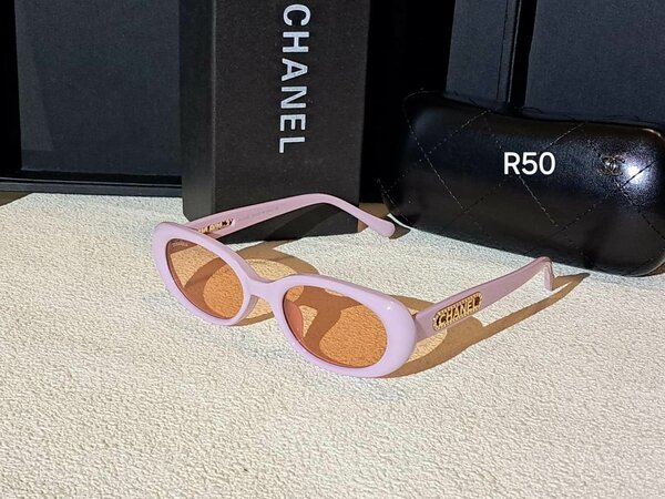Lunettes de soleil rose Chanel