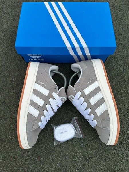 Adidas campus