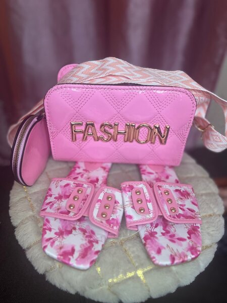 Sac bandoulière rose et ceinture
