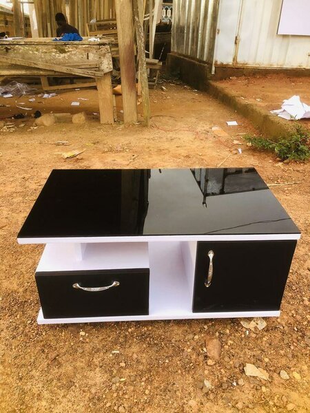 Table basse moderne avec rangement
