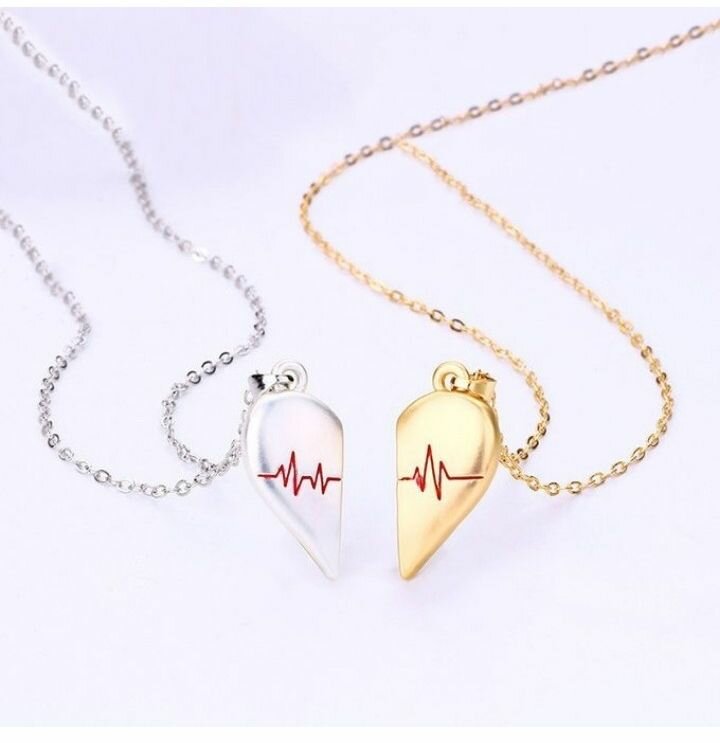 collier couple cour