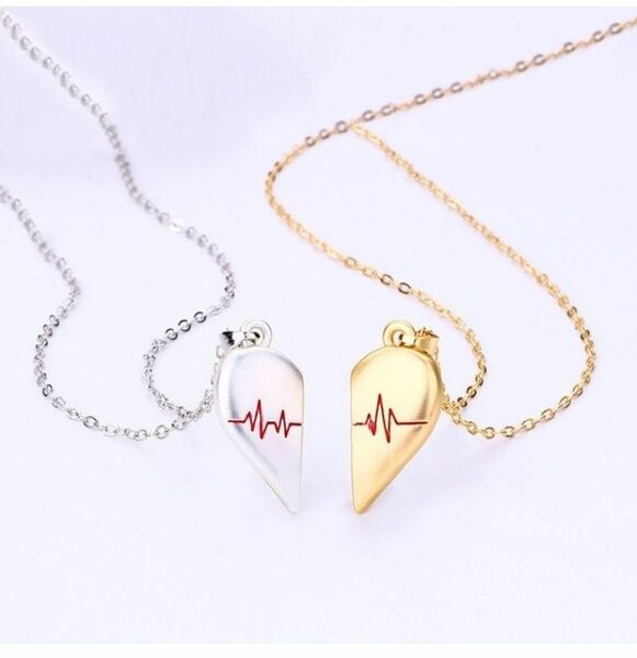 collier couple cour