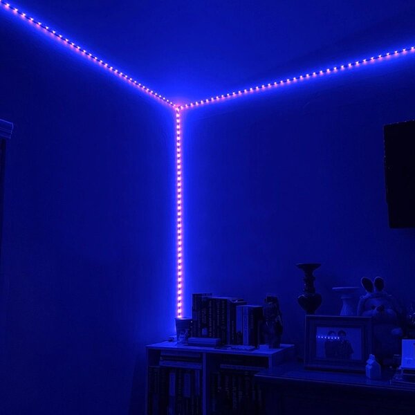 Strip light