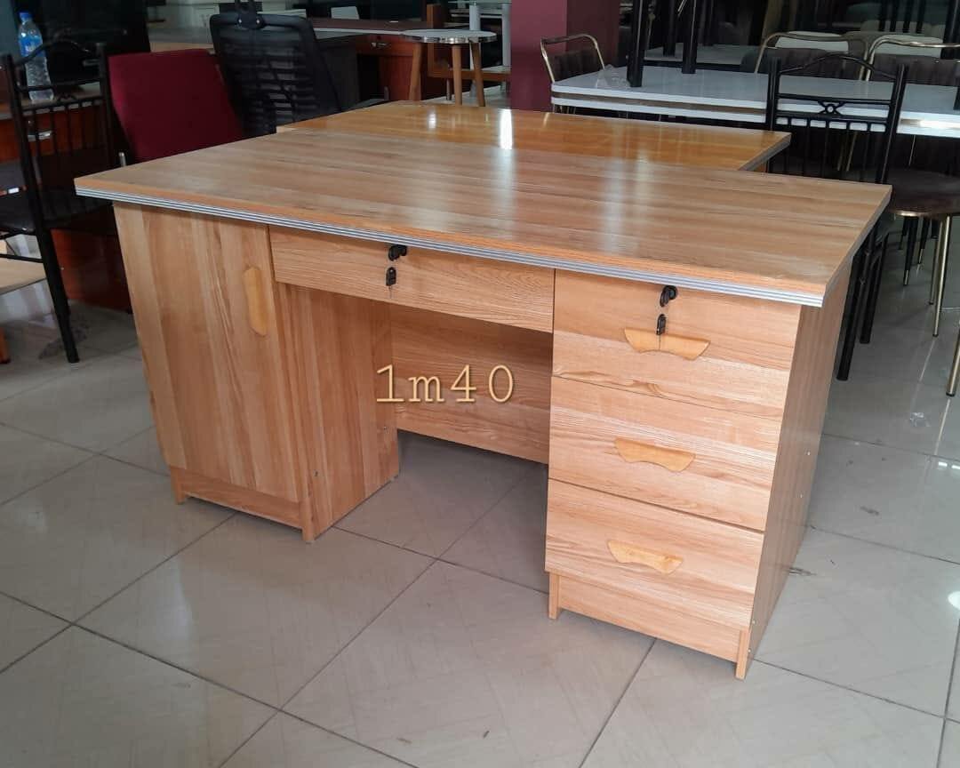 Bureau 140cm🤪3'Tiroirs ,une porte ,caisse