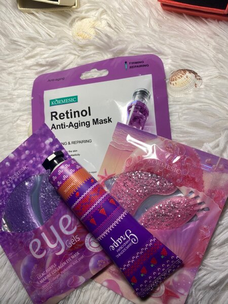 Tiny skincare kits