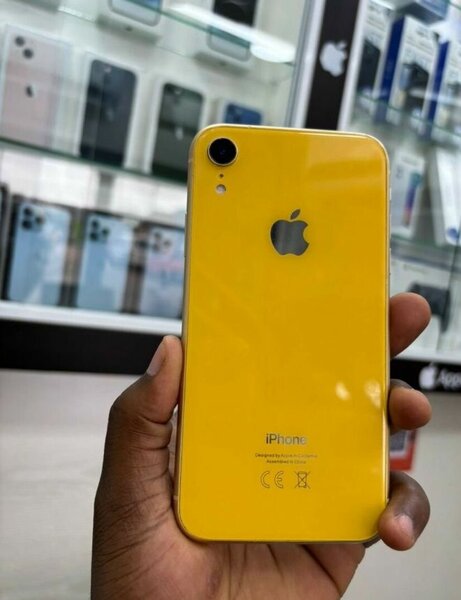 iPhone Jaune Débloqué 64Go