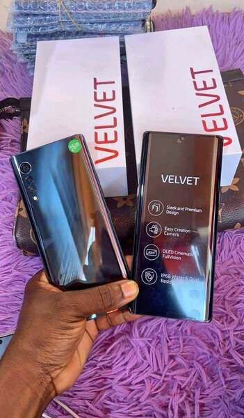 Smartphone VELVET 6.5" AMOLED