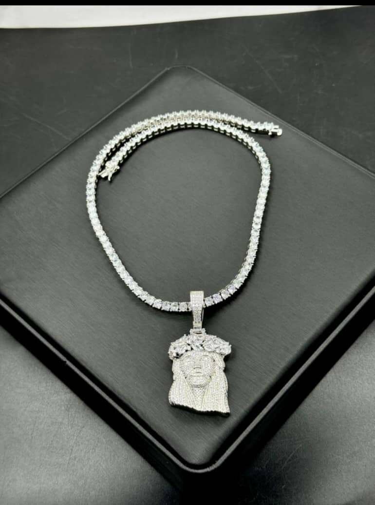 Chain with pendant