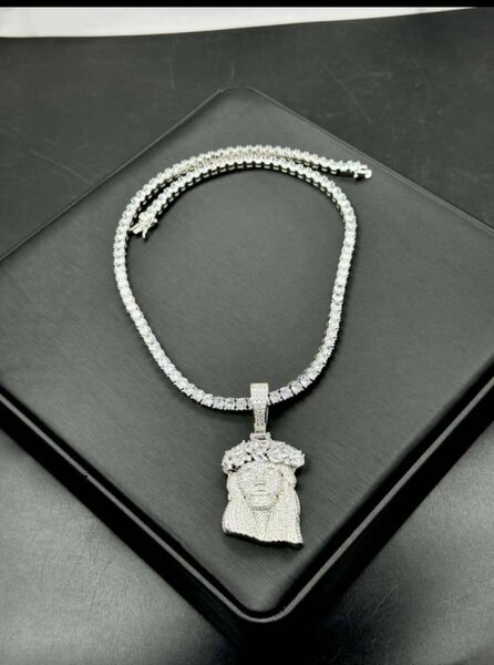 Chain with pendant