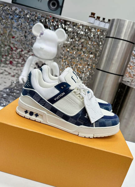 women's sneakers