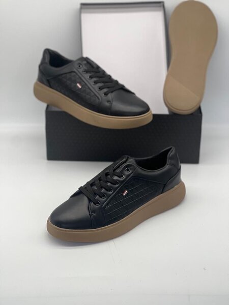 CLASSIC SNEAKERS