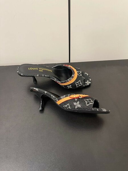 Ladies Kitten heel