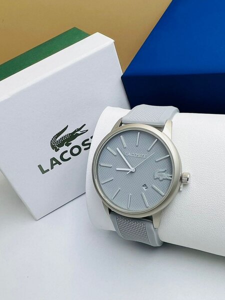 Montre disponible ici