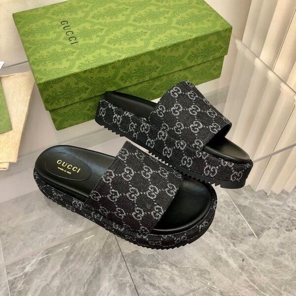 Ladies slippers