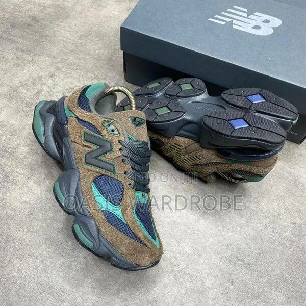 NEW BALANCE CLASSIC