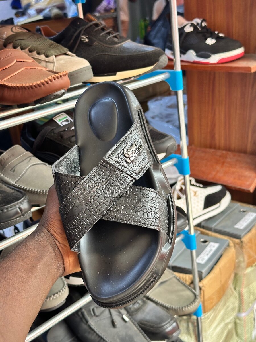 Sandales Croisées en Cuir Noir