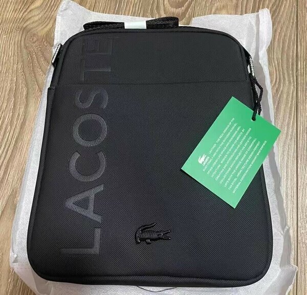 Sacoche Lacoste élégante