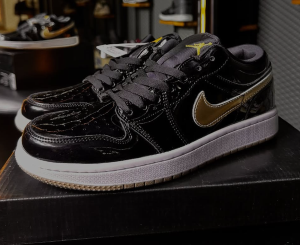 Black Jordan Dunk