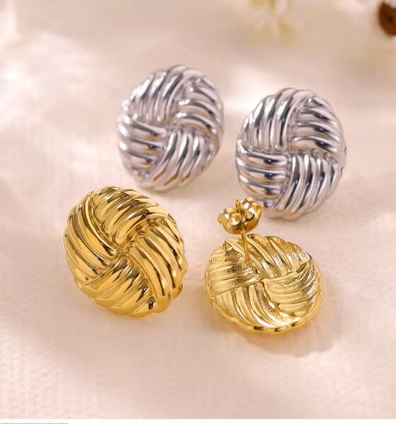 Cute earring
